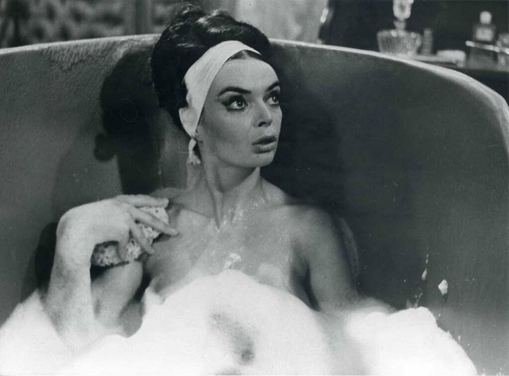 BARBARA-STEELE-2